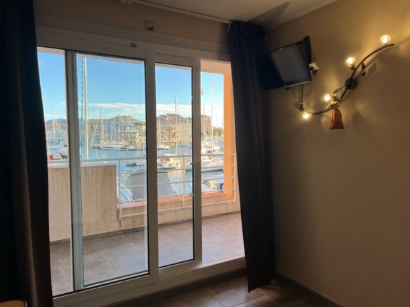 EEEB5601-C82A-480E-B578-ADD520E137DE